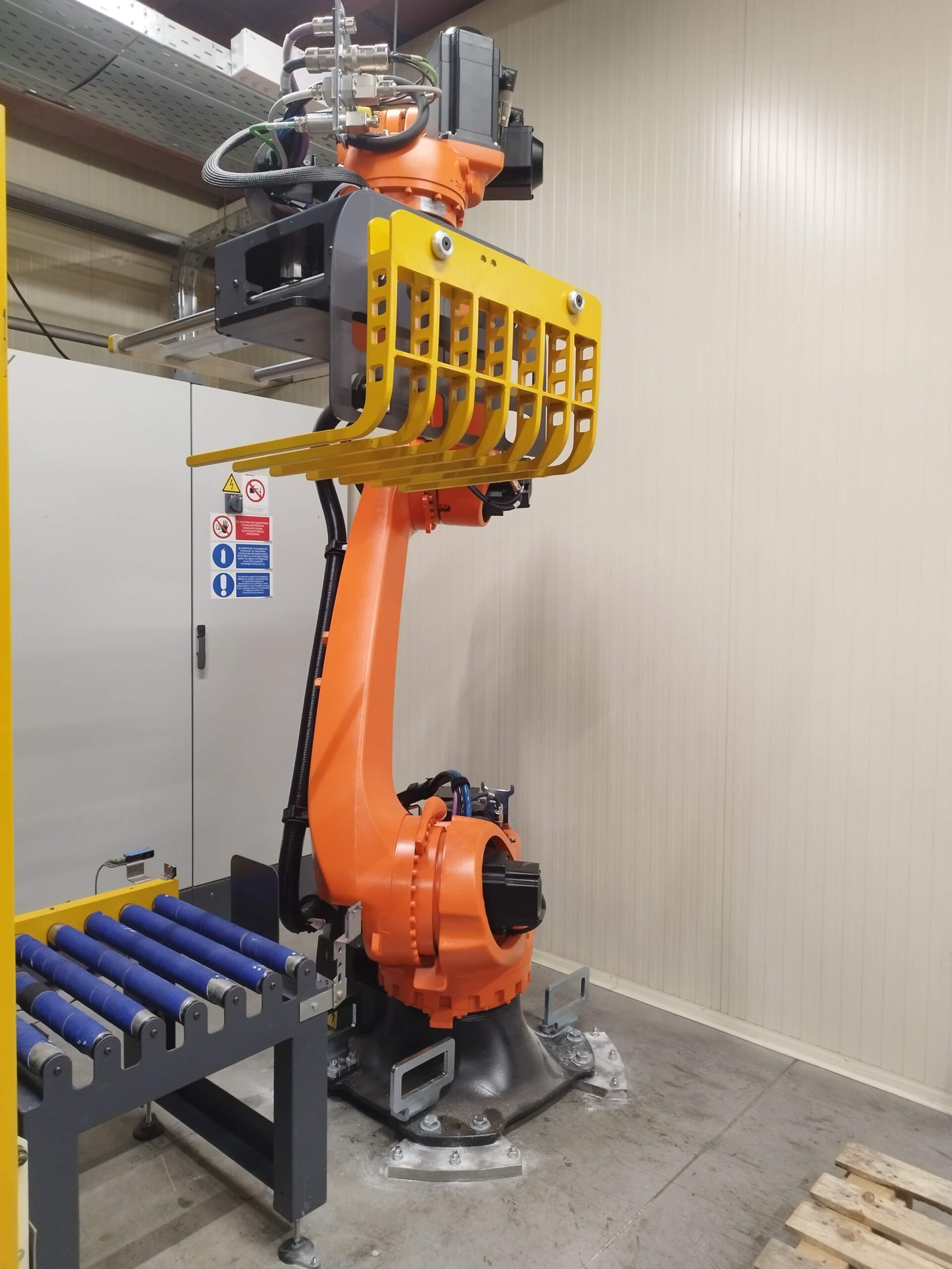 Παλετοποίηση με ρομποτικό σύστημα KUKA Robotics στη ΖΩΟΝΟΜΗ ΑΒΕΕ